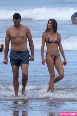 Gisele Bündchen [ gisele-bndchen ] - Drop me a DM now 😍 I wanna show you something 😘