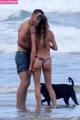 Gisele Bündchen [ gisele-bndchen ] - my pussy is so fat 😩