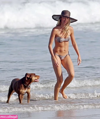Gisele Bündchen [ gisele-bndchen ] - Coming up soon  I walk around down town on Duval street in an amazing