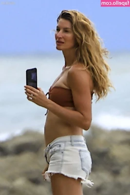 Gisele Bündchen [ gisele-bndchen ] - Good Morning who wants to cum with me? 💦