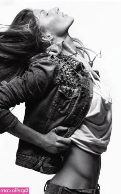 Gisele Bündchen [ gisele-bndchen ] - Come smoke with me