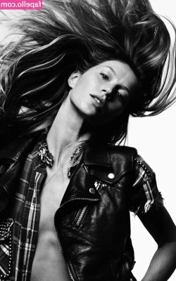 Gisele Bündchen [ gisele-bndchen ] - Love my neck being kissed and bit