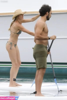 Gisele Bündchen [ gisele-bndchen ] - If we get 30 new subs to my premium OF  Amberennaepremium I ll do a