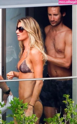 Gisele Bündchen [ gisele-bndchen ] - Dia de piscina hoje  se não for sem sutiã nem presta