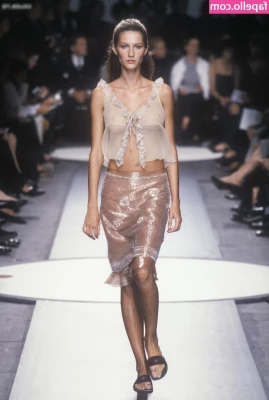 Gisele Bündchen [ gisele-bndchen ] - A little tease never hurt no one  Love -Hips