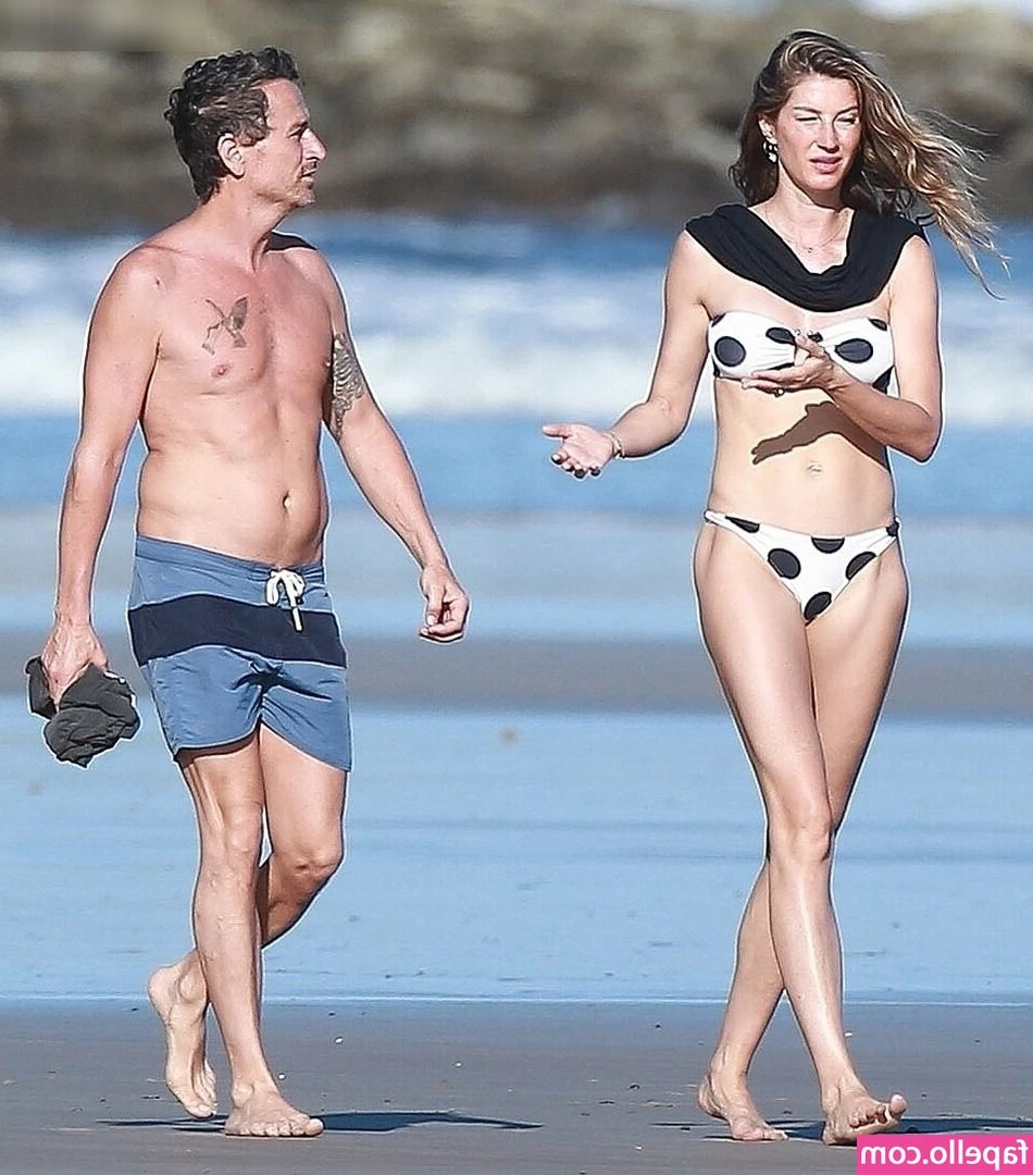 Gisele Bündchen [ gisele-bndchen ] - Whooopsie I dropped my towel