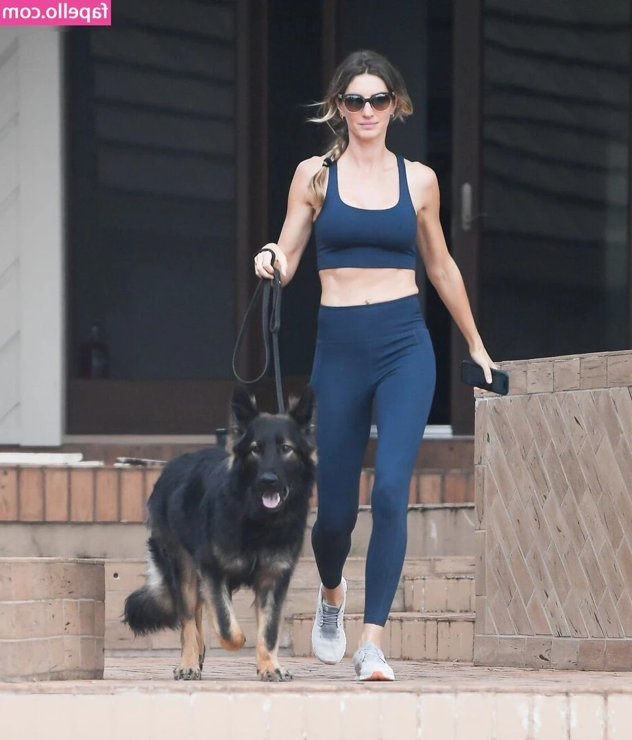 Gisele Bündchen [ gisele-bndchen ] - Every baddie stays fly  pampered   amp  paid spaday