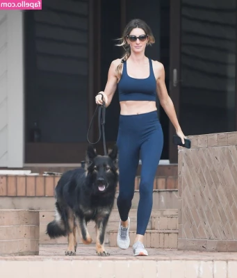 Gisele Bündchen [ gisele-bndchen ] - Every baddie stays fly  pampered   amp  paid spaday