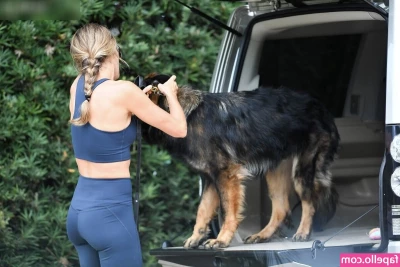 Gisele Bündchen [ gisele-bndchen ] - Y’all, I’m so horny today. Quick fuck in the staff changing room?