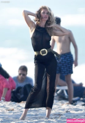 Gisele Bündchen [ gisele-bndchen ] - Happy Saturday  Rebillers check your messages  I appreciate you all part 1