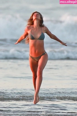 Gisele Bündchen [ gisele-bndchen ] - 🥳 RAFFLE TIME 🥳 Enter now to win a “date” with me & get