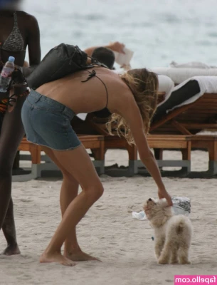 Gisele Bündchen [ gisele-bndchen ] - All set for my trip   Who s going to pick me up from the airport