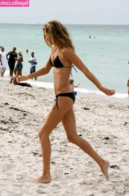 Gisele Bündchen [ gisele-bndchen ] - Quieres ver mi conchita peladita