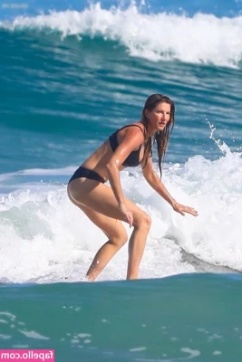 Gisele Bündchen [ gisele-bndchen ] - "Come, look into my eyes... Now you're a slave of darkness." 