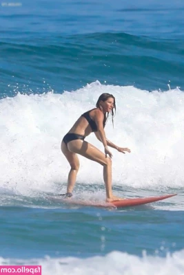 Gisele Bündchen [ gisele-bndchen ] - can i show you something sexy baby? 😈
