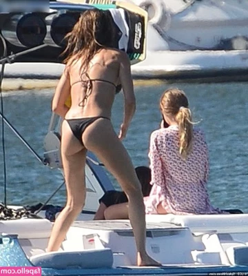 Gisele Bündchen [ gisele-bndchen ] - Sex club outfit  you like