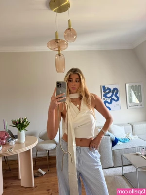 Larissa Neumann [ larissa-neumann ] - Headed back home for the holidays today! Who else is traveling back