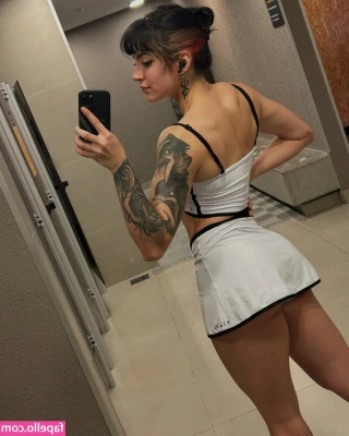 Vaneeeer_ [ vaneeeer ] - Ready to cum all over your yummy cock baby