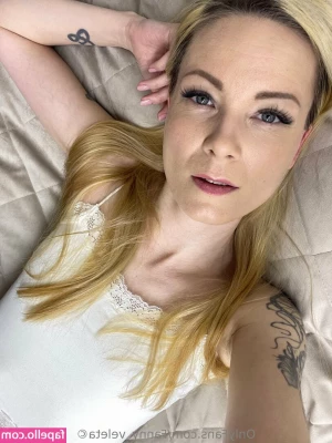 fanny_veleta [ fanny-veleta ] - Do you like my plug? 😉❤️