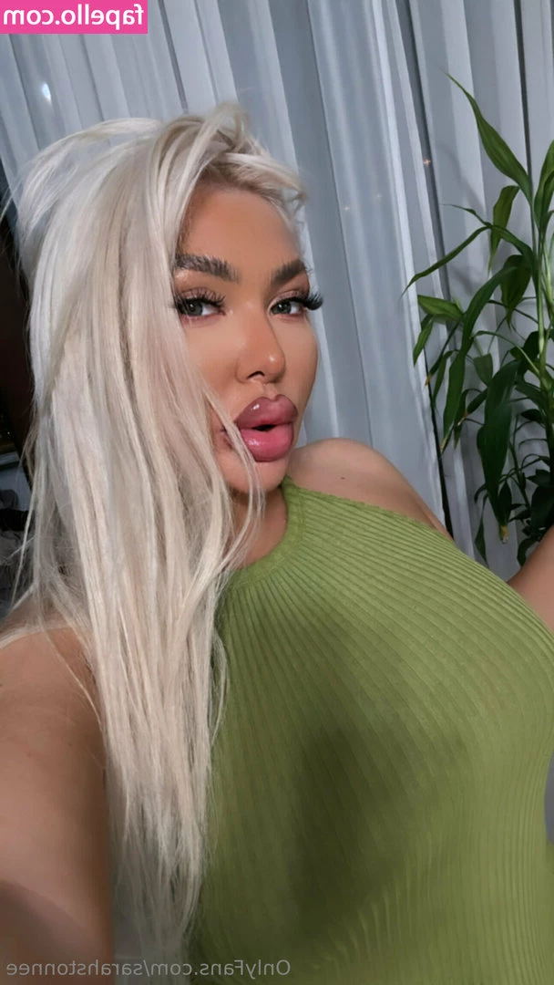 sarahstonnee - 😇 23 pics