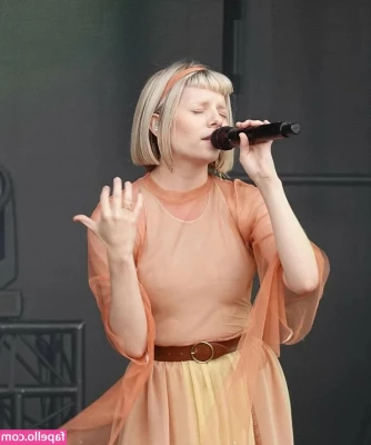 Aurora Aksnes [ aurora-aksnes ] - Devote your life to Me and My pixels