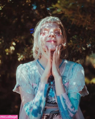 Aurora Aksnes [ aurora-aksnes ] - Who wants to come to park and suck my girl cock? 🍆🍆