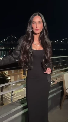  [ demi-moore ] - Flashing on the beach  Sometimes a little devil is inside me