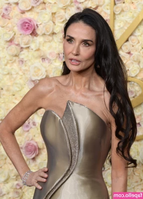 Demi Moore [ demi-moore ] - Filming myself getting railed soon😉 look forward to it for free on
