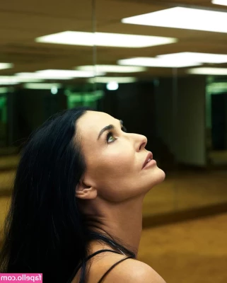 Demi Moore [ demi-moore ] - Do you want me to grip your cock like that