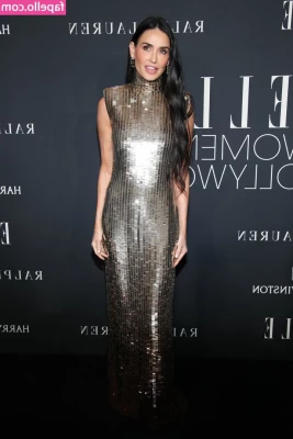 Demi Moore [ demi-moore ] - Who wants to see the videos I made while in the shower today   