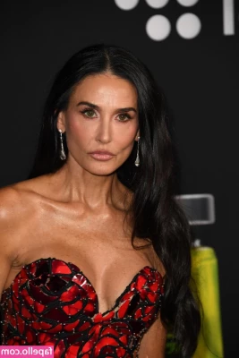 Demi Moore [ demi-moore ] - Woke up so incredibly wet this morning I just had to show you with my