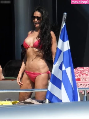 Demi Moore [ demi-moore ] - I love chocolate