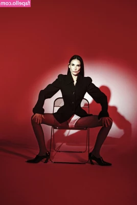 Demi Moore [ demi-moore ] - Hope everyone is having a wonderful Wednesday  to see me get hard and