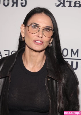 Demi Moore [ demi-moore ] - Lady in red
