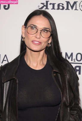 Demi Moore [ demi-moore ] - I want a lot of men to fuck this hole!!! // necesito a muchos hombres