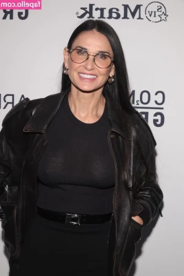 Demi Moore [ demi-moore ] - Drop me a DM now 😍 I wanna show you something 😘