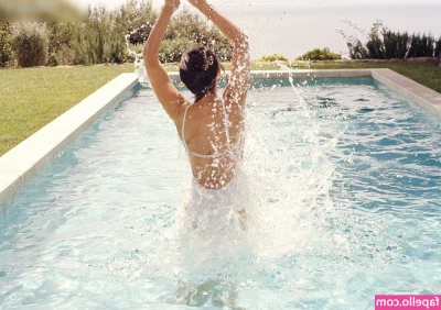 Demi Moore [ demi-moore ] - Hey fans  I love you all    Happy Thanksgiving