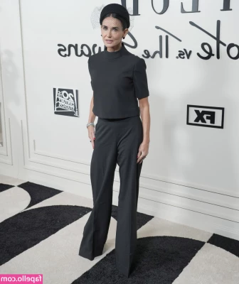 Demi Moore [ demi-moore ] - Who wants to spank me   until I beg daddy to stop