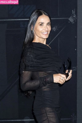 Demi Moore [ demi-moore ] - So hot in here I took off all my clothes