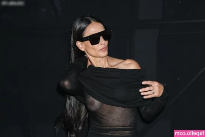 Demi Moore [ demi-moore ] - would you be happy if Santa left me under your tree? 🎄