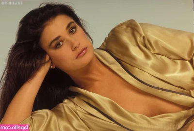 Demi Moore [ demi-moore ] - Quieres ver mi conchita peladita
