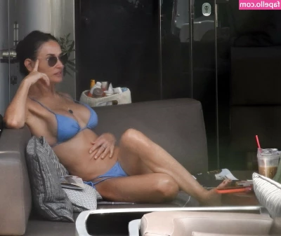 Demi Moore [ demi-moore ] - Good morning loves   join me