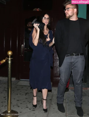 Demi Moore [ demi-moore ] - I wish someone else could touch it for me