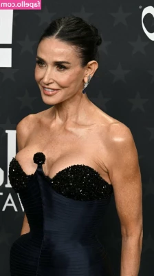 Demi Moore [ demi-moore ] - Dinner time for you 🥵
