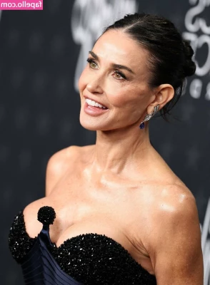 Demi Moore [ demi-moore ] - lets start the weekend with something nice ;) . Enjoy!! Don't forget