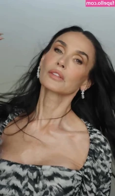 Demi Moore [ demi-moore ] - For my feet lovers