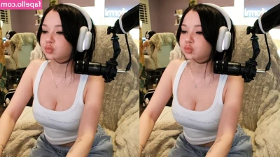 Lilchiipmunk - I love feeling my crop rub on my cunt 🤤
