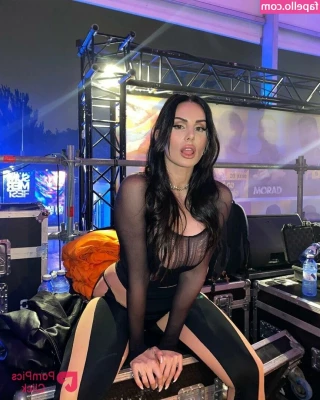 Mala Rodriguez [ mala-rodriguez-1 ] - Would you like to get in between?