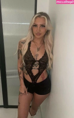 stephiealice_ [ stephiealice ] - Fresh out the shower  Looking to have some fun later tonight  HMU