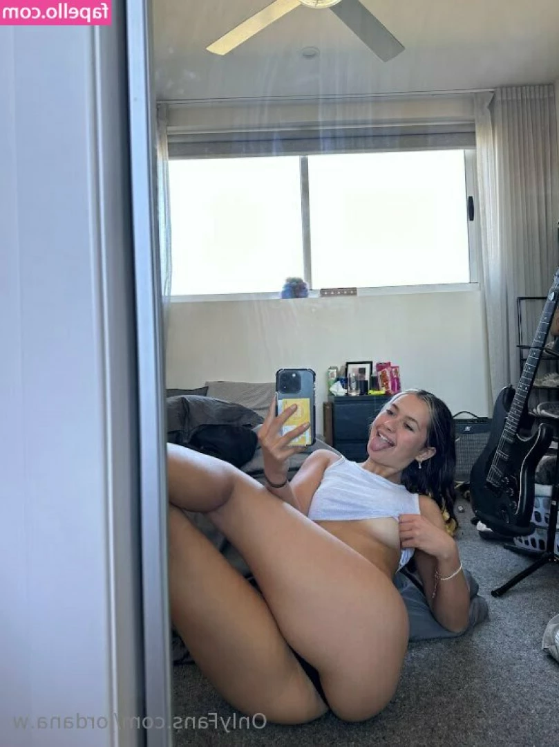 Jordana.w [ jordana-w ] - Who s into feet content  Just gave myself a pedicure